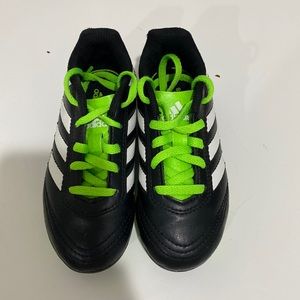 Soccer cleats